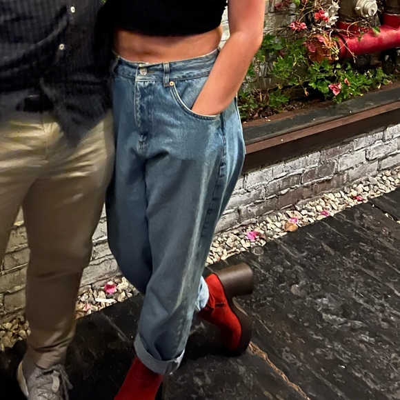 ASOS DESIGN petite high rise ‘slouchy’ mom jeans - Picture 5 of 10